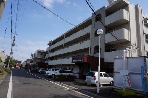 マンション外観と接道