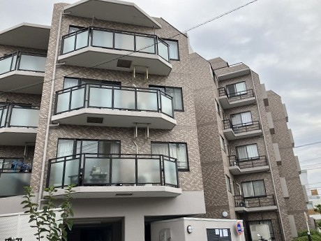 マンション外観と接道