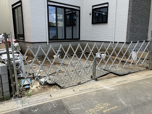 建築途中